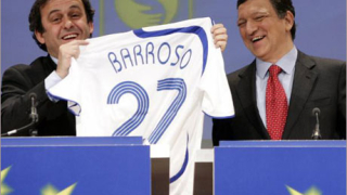 Платини се срещна с Барозу за мача на „Олд Трафорд"