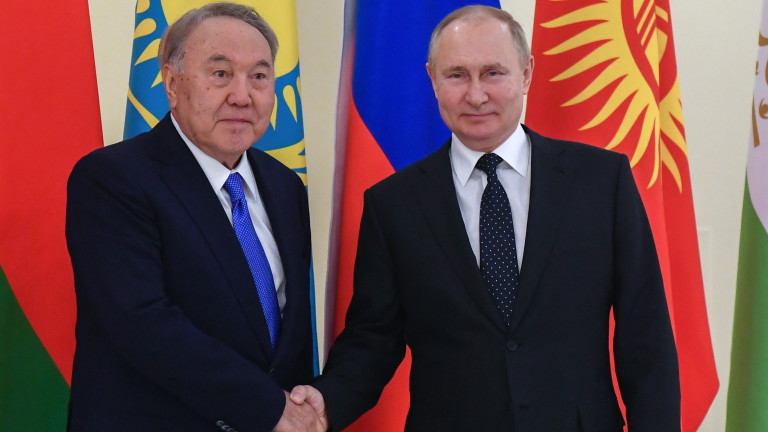 Лишиха бившия президент на Казахстан от ключов пост
