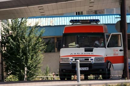 Автобус блъсна мъж на кръстовище в София