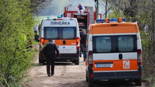 Горят сухи треви в района на кв Странджа в Айтос