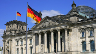 Германия гласува вероятно канцлера Ангела Меркел ще спечели исторически четвърти