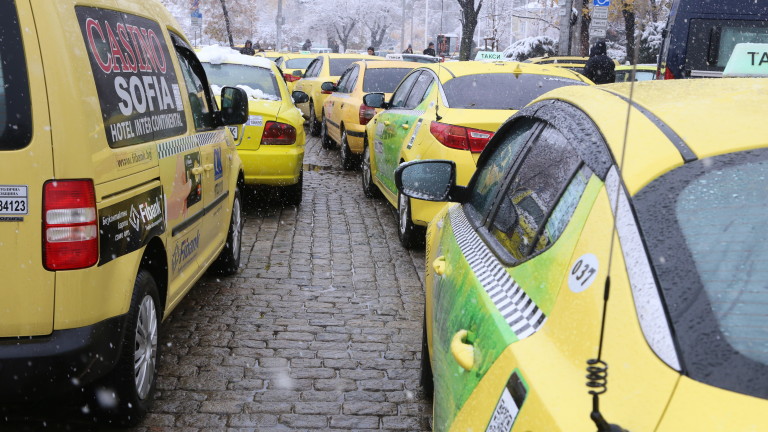 Протест на таксиметрови компании срещу услугата Максим ЕООД подготвят от