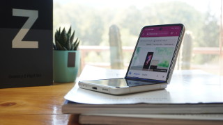 Samsung Galaxy Z Flip 3 - телефонът, който ни изненада и спечели