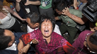 Роднини на изчезналите пътници със самолета MH370 подадоха съдебен иск 
