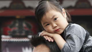 Парламентът на Япония разглежда законодателни промени които забраняват да се бият деца