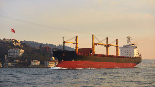 Западът вини Турция за блокираните петролни танкери в Босфора