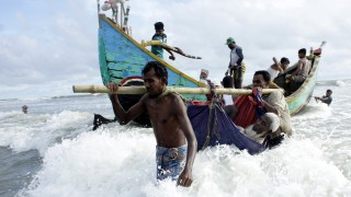 От УНИЦЕФ съобщиха че 400 000 рохинги са напуснали Минамар