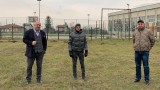 Министър Кралев инспектира терените за три нови футболни игрища в област Русе