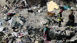 Шестетажна сграда се срути близо до Ню Делхи Индия предаде