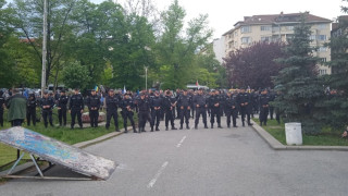 Пак напрежение край паметника на Съветската армия