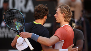 Световният №5 Каспер Рууд Норвегия и представителят на Канада Денис