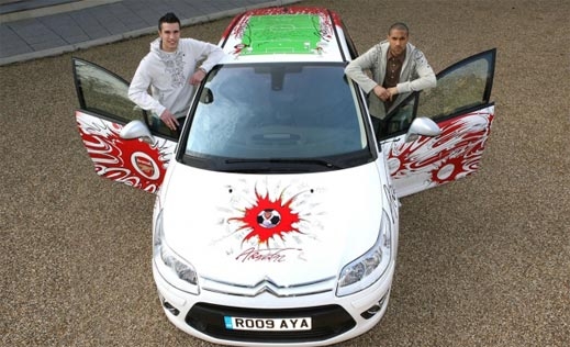 Citroen брандира С4 в цветовете на „Арсенал” (галерия)