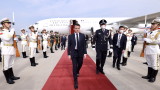Китай разстла червения килим за Макрон, за да спре САЩ