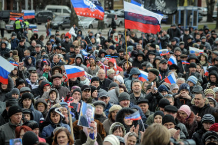 5000 поискаха в Донецк и Луганск референдум за федерализация 