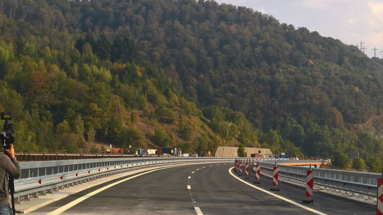 Всички товарните автомобили над 12 т, пътуващи за Северна България