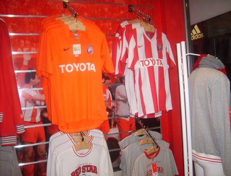 Отварят нови фенмагазини в Пловдив и Бургас