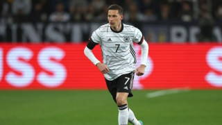 След като халфът на Пари Сен Жермен Марко Верати подписа