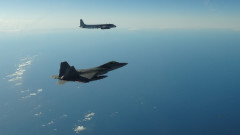 НОРАД засякоха руски военни самолети край Аляска 