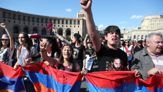 Лидерът на протестите в Армения Никол Пашинян призова поддръжниците си