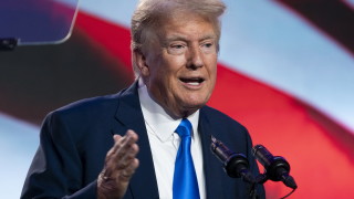 Забраната наложена на бившия американски президент Доналд Тръмп да коментира