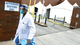 Коронавирус: Медици в САЩ в шок от скоростта, с която пациенти се влошават и умират 