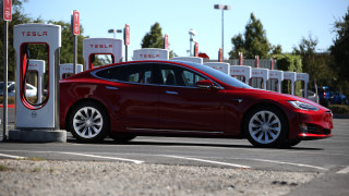 Tesla става с $50 милиарда по-скъпа след нов скок на акциите ѝ