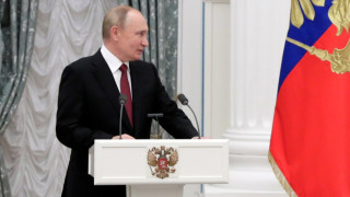 Правейки всичко за да отблъсне Запада Владимир Путин играе опасна