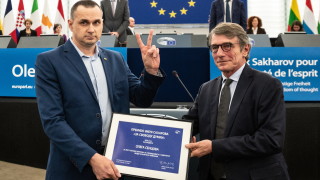 Украински режисьор Олег Сенцов освободен в размяна на затворници след