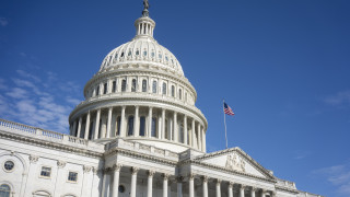 Противопоставянето между президента на Съединените щати Доналд Тръмп и демократите