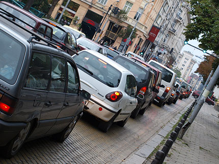 Старите автомобили в София ще плащат данък с отстъпка от 40%