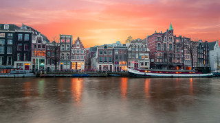 За местните жители на Амстердам стана много трудно да си