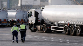 Френски шофьори блокираха граници заради протест