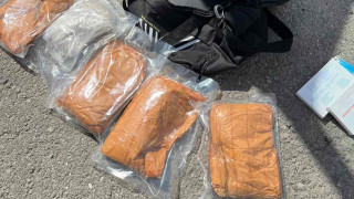 Митнически служители задържаха около 5 килограма хероин и над 1