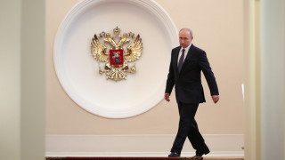 Притиснат от все по всеобхватните американски санкции руският президент Владимир Путин