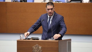 Второто заседание на парламента продължи половин час Самото заседание бе