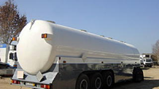 Цистерна с нафта се обърна на пътя Варна-Бургас