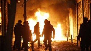 Безредици избухнаха в Мадрид след смъртта на продавач Полицията беше