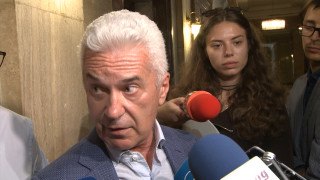 Лидерът на Атака Волен Сидеров чака да го убедят да
