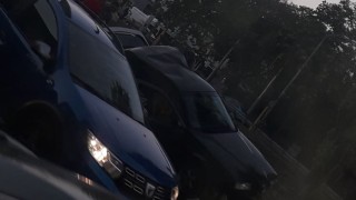Катастрофа в София - лек автомобил скочи върху мантинелата на „Цар Симеон”