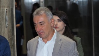 Продължаваме промяната отново се оплака от тормоз и шантаж от