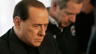 Искат Берлускони незабавно в съда