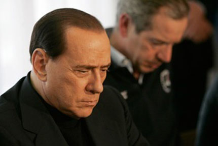 Берлускони с по-висок рейтинг след земетресението в Абруцо