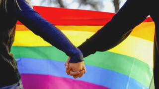 Еднополовите бракове като право ясно разделят света на две половини