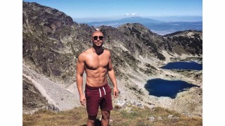 Певецът Лазар не пропуска да се зареди с хубава енергия