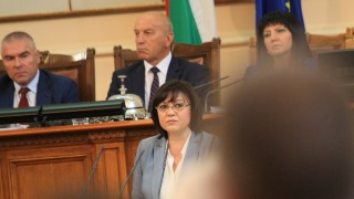 Лидерът на БСП Корнелия Нинова очерта правителствена криза в декларацията