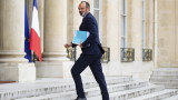  Премиерът на Франция подаде оставка 
