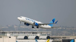 Самолет на Юнайтед еърлайнс United Airlines Inc се приземи аварийно