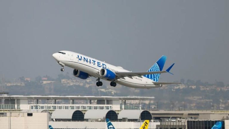 Самолет на Юнайтед еърлайнс (United Airlines Inc.) се приземи аварийно