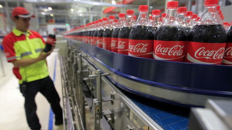 Coca-Cola отчита спад на приходите и печалбата   