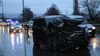 Верижна катастрофа стана на международния път Е 79 съобщава БНР Пътният инцидент